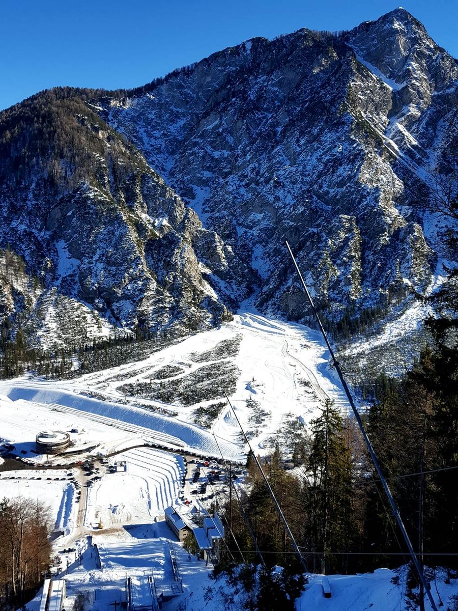 A Planica központja a legmagasabb síugró sánc tetejéről