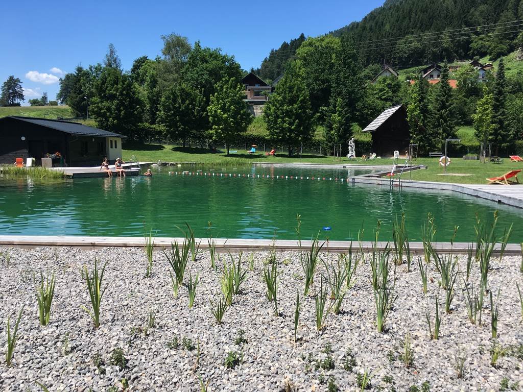 Naturbad Puch - természetes fürdőtó és étterem