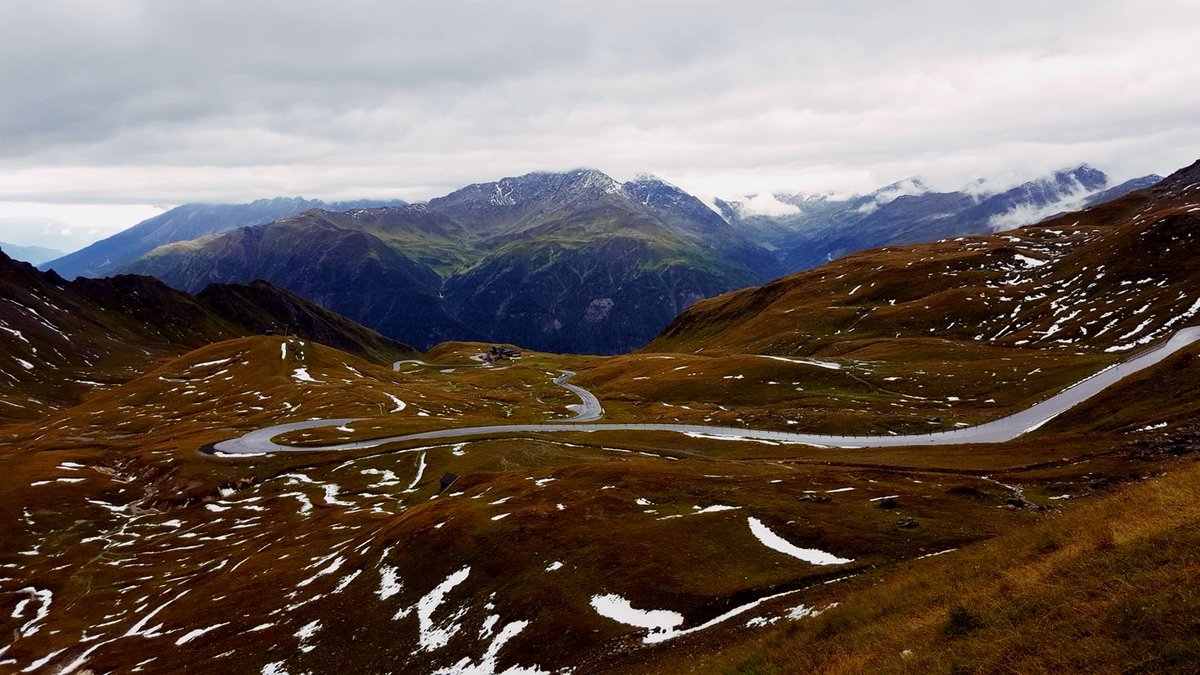 A 2500m magasan kanyargó alpesi panorámaút