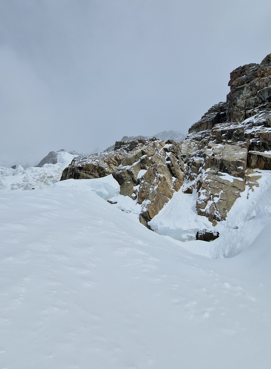 Magyar alpinisták télen nyitottak új utat Grúzia legmagasabb hegyén-2