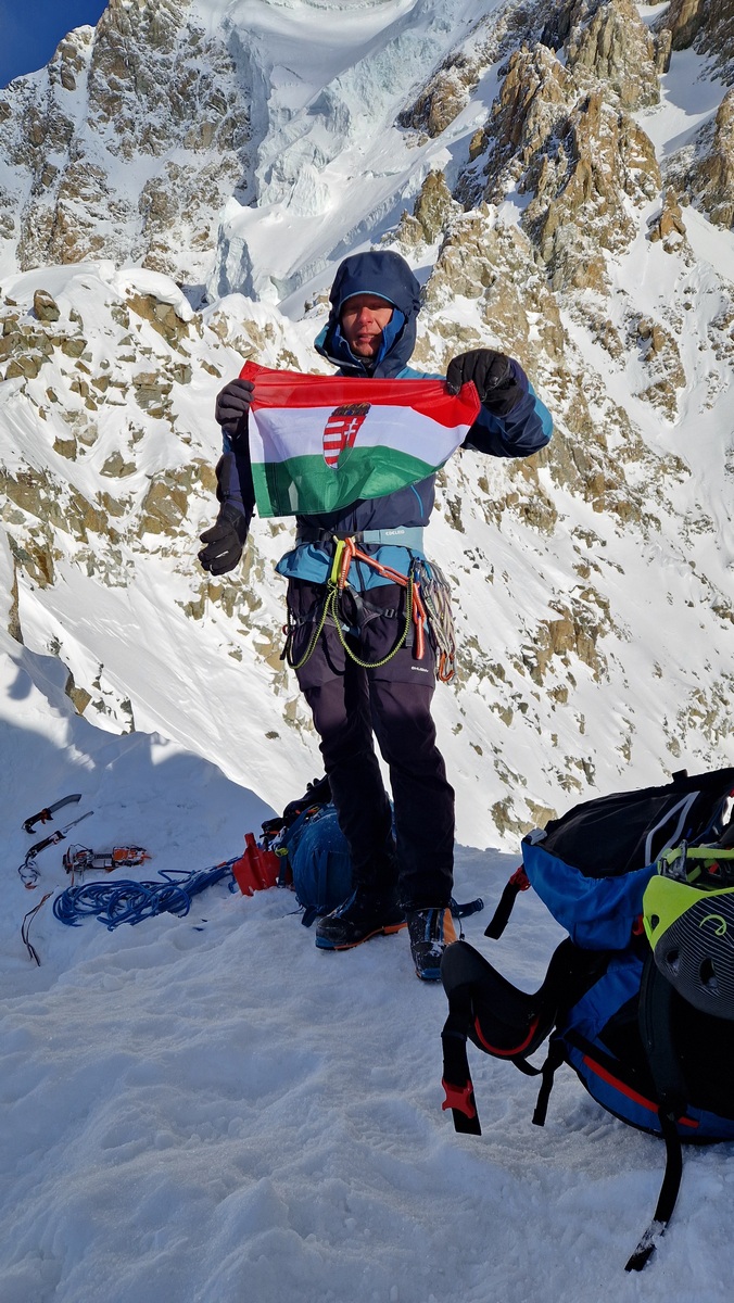 Magyar alpinisták télen nyitottak új utat Grúzia legmagasabb hegyén-4